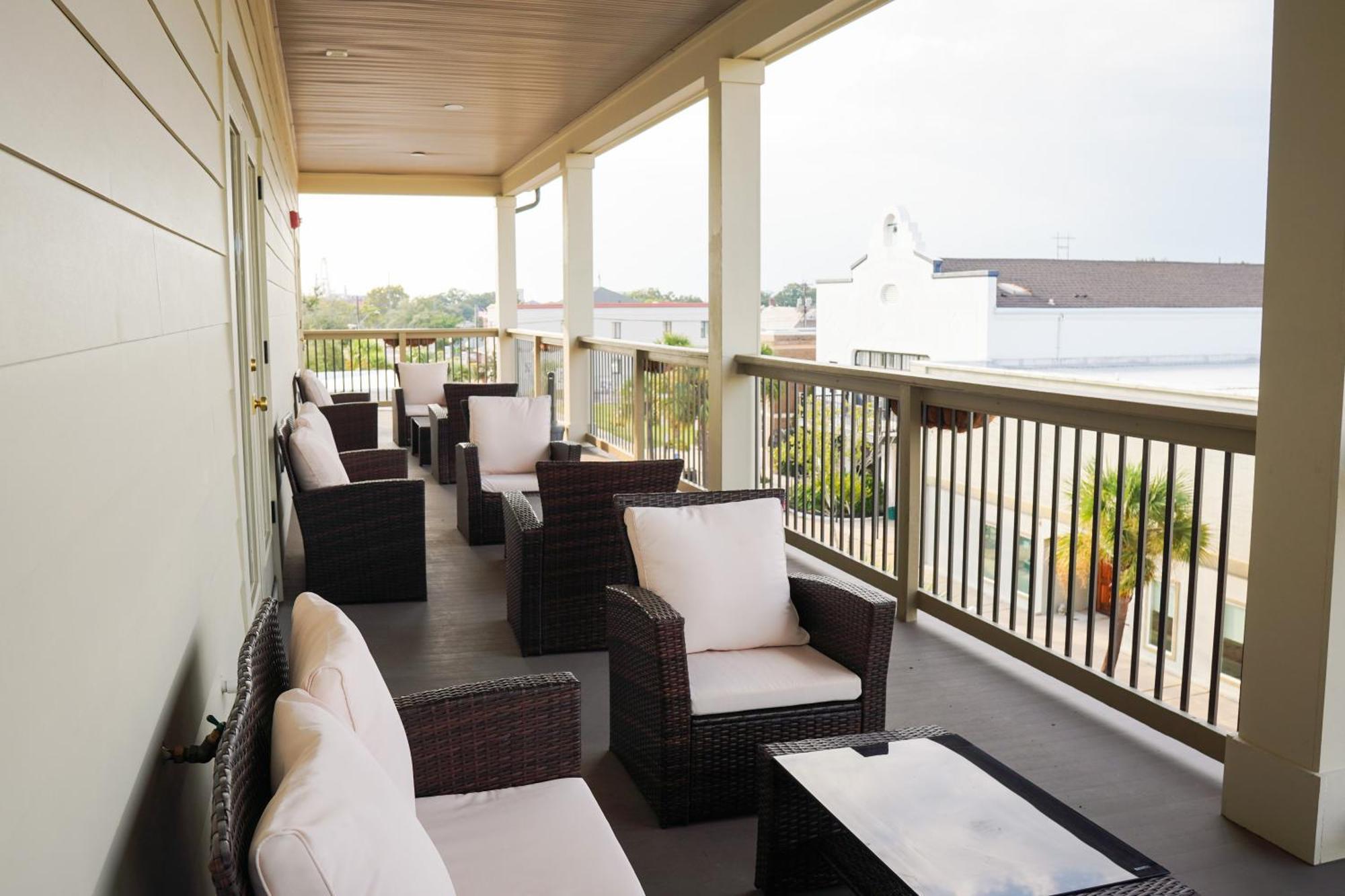 Hotel Whiskey In Паскагула Экстерьер фото