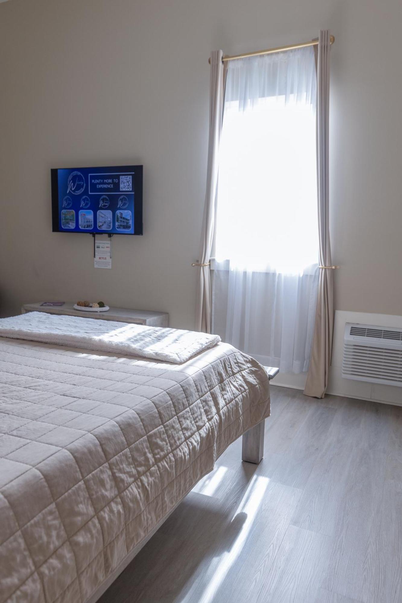 Hotel Whiskey In Паскагула Экстерьер фото